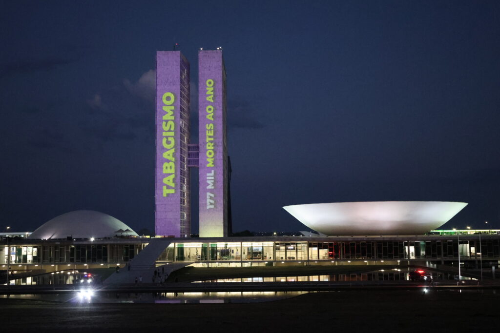 projeção no congresso sobre cigarros com sabor